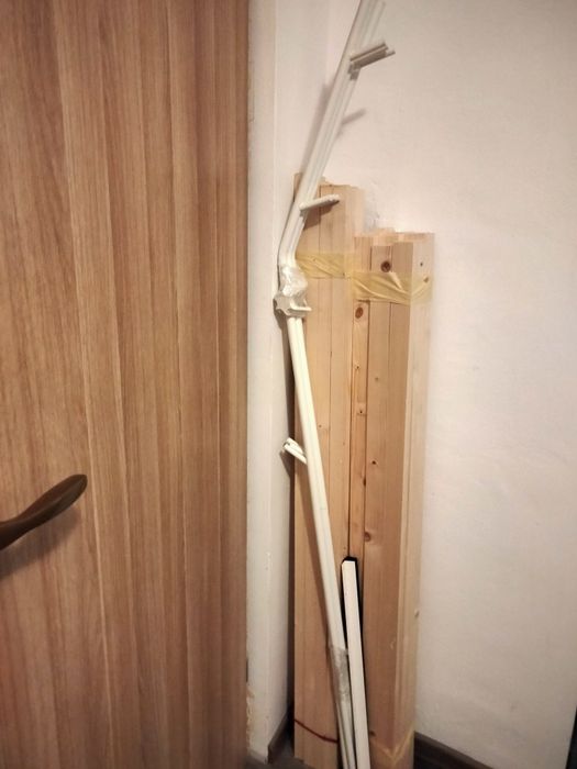 Pilota100 lei cu pernă 25 lei, lenjerie copii,cuier,scăunel puf 40 lei