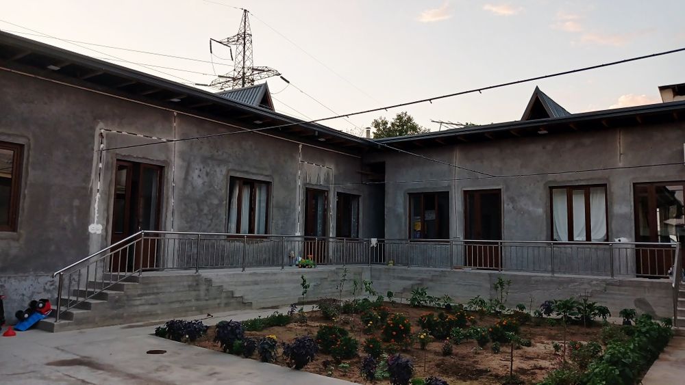 Nazarbekda hovli sotiladi 3sotix