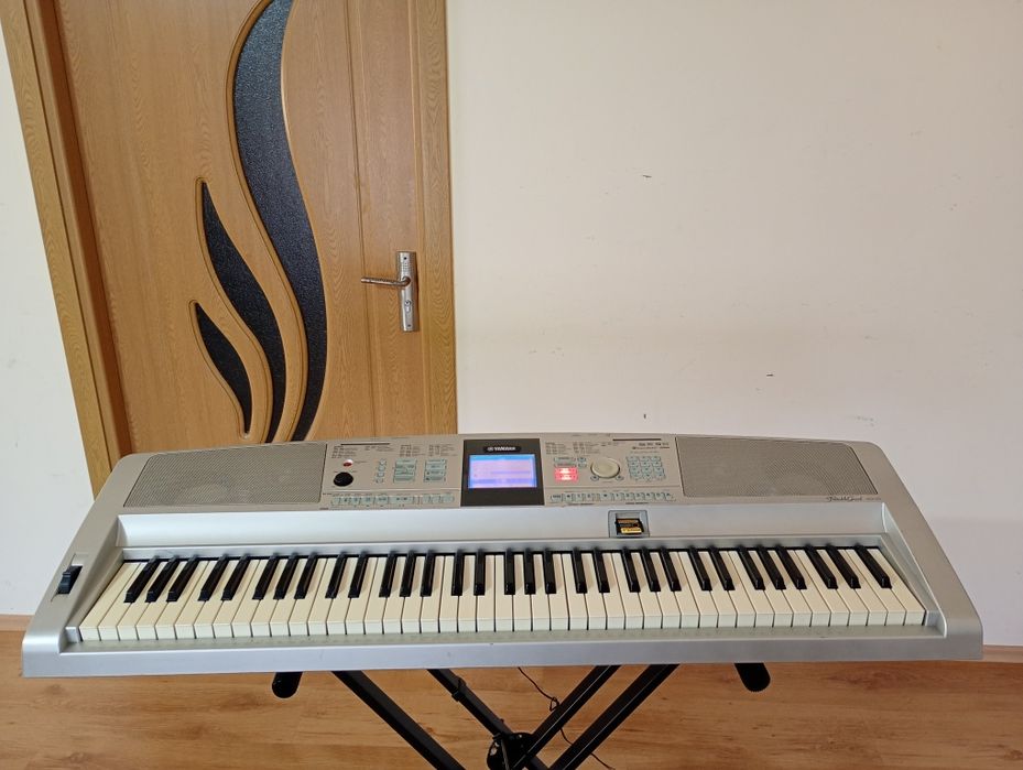 YAMAHA DGX-305 usb card memorie pian digital orga Marghita • OLX.ro