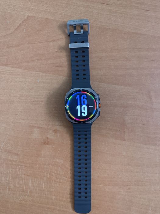 Смарт часы Samsung wathc ultra.