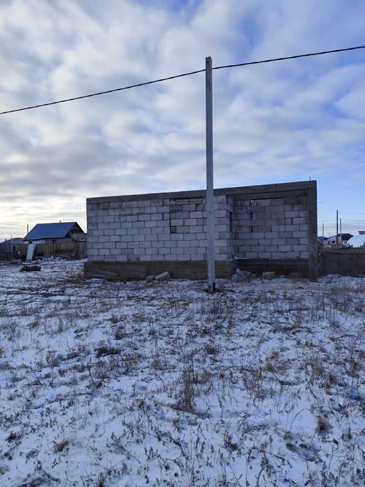 Участок с недостроенным домом в Коянды