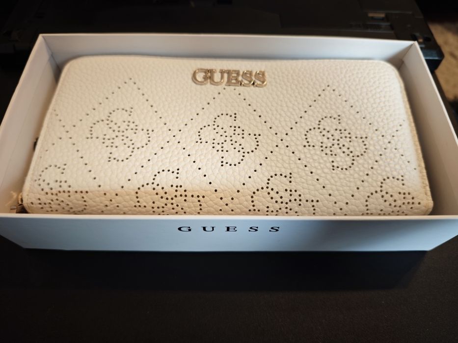 Оригинално дамско портмоне GUESS