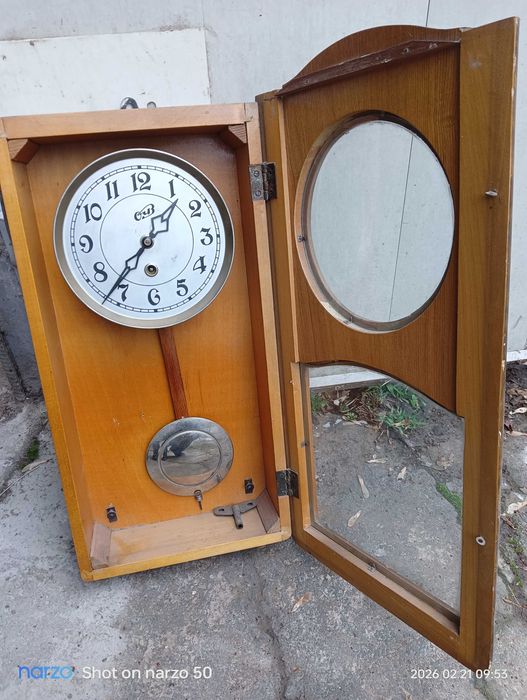 Часы настенные раритет. Не рабочие.