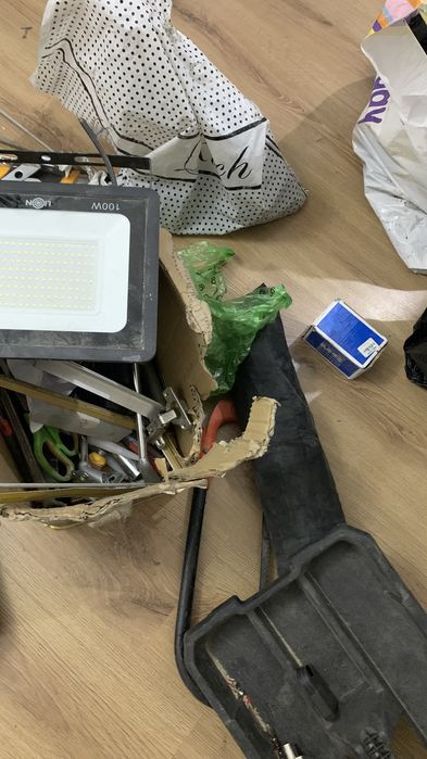 Осы заттар сатылады бағасын келісеміз