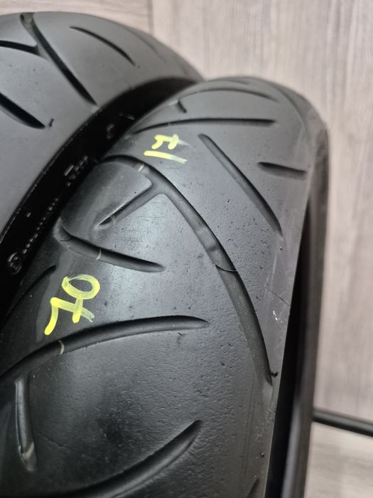 Set anvelope moto 110 70 17 cu 160 60 17 Bridgestone bt021