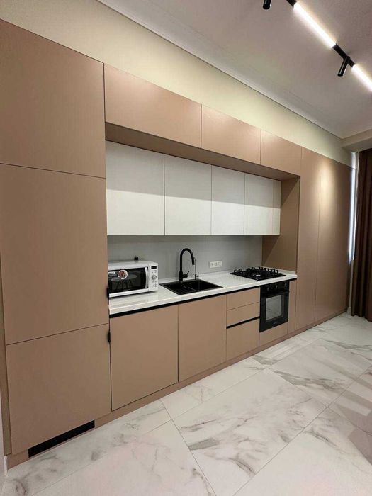 м. Айбек Сдается новая 3ком квартира в престижном комплексе!