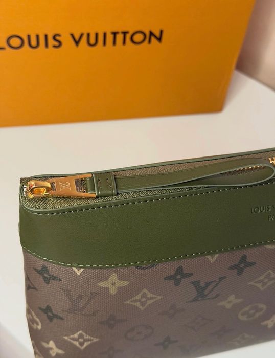 Клъч Louis Vuitton Voyage Souple