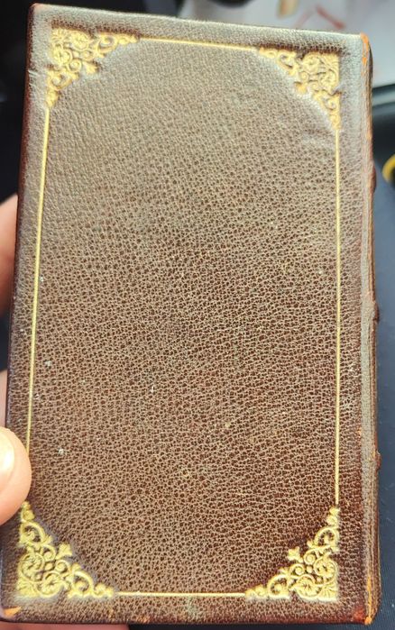 Biblia veche de  200 de ani în latină 1832-1835