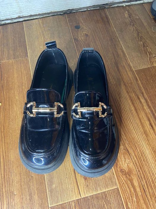 Школьные туфли