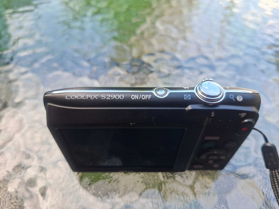 Compact Digital Camera Nikon Coolpix S2900 20.1mp 5x optical zoom