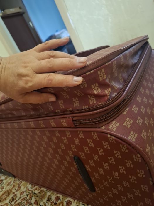 Габаритный чемодан высокого качества
