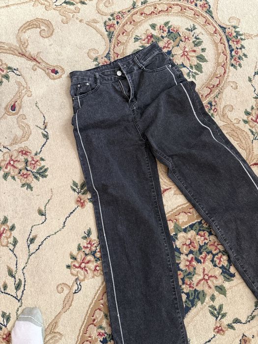 Джинсы и брюки женские