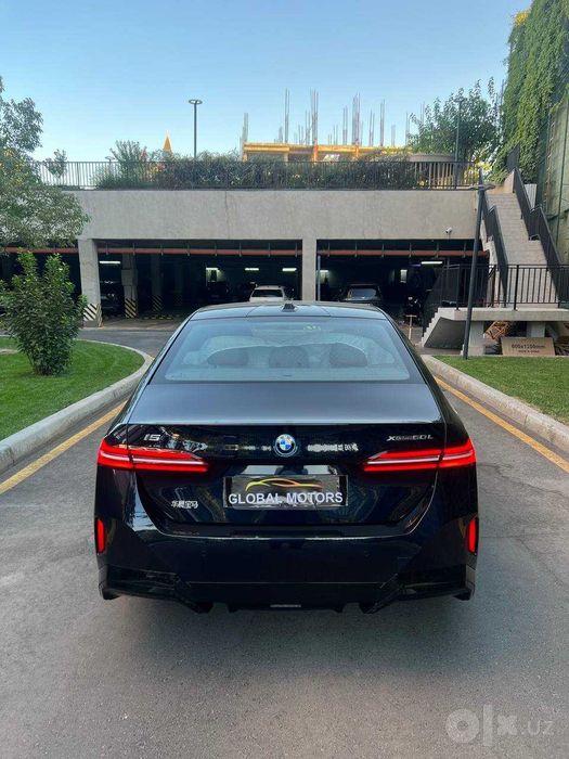 BMW I5 50L Автомобиль в наличии.