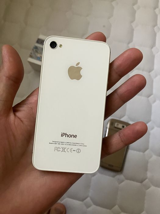 Iphone 4s 32gb. Nokia e72