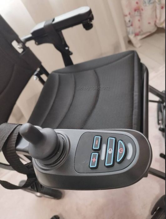 Помощна количка с електрически мотори  за трудноподвижни