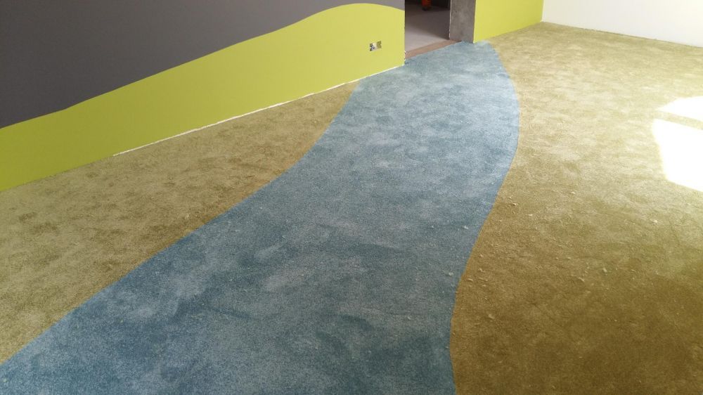 Montaj mocheta SI PVC,cât și curățat profesional mocheta