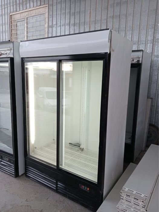 Шкаф холодильник витринный