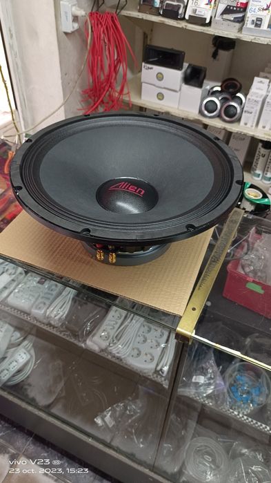 Vând difuzoare de 15inch 38cm cadru aluminiu