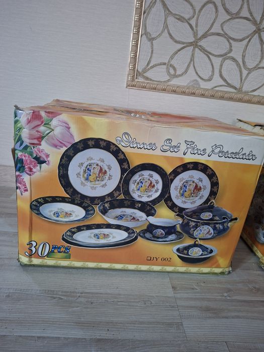 Посуда Мадонна темно-синего цвета