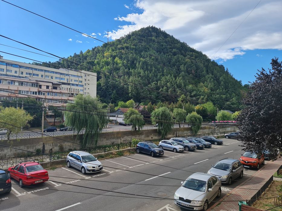 Ofer spre închiriere apartament 2 camere zona centrală