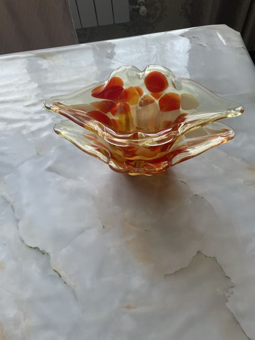 Продам две вазы конфетницы