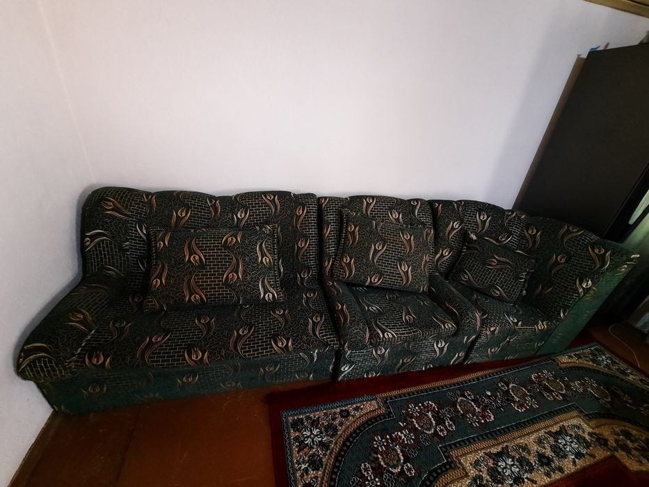 Уголок мебел отличном состоянии.