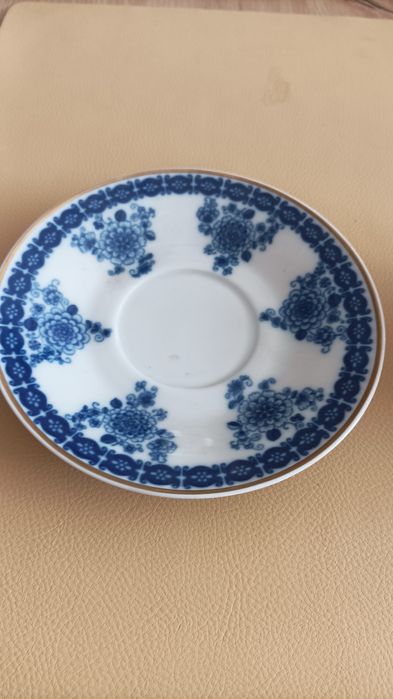 Чаша с чинийка за чай