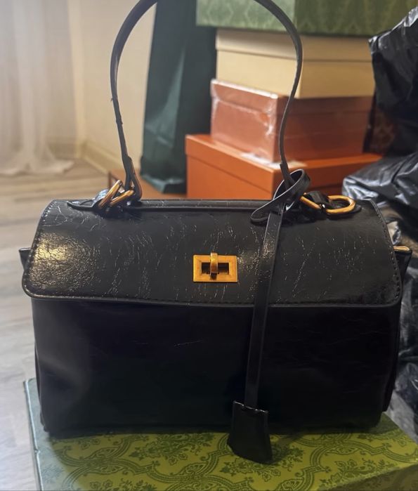 В наличии все сумки