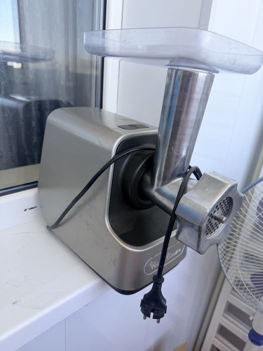 Продам мясорубку moulinex