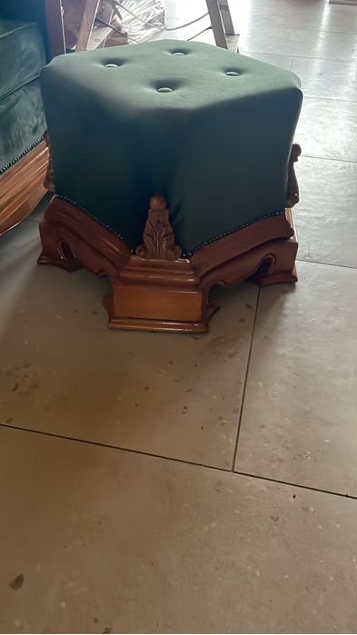 Vand ,Urgent, set canapea cu fotolii lemn masiv