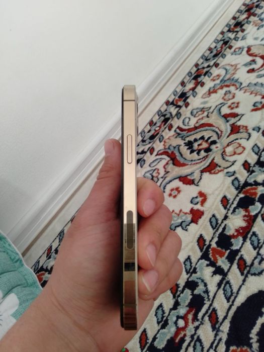 Айфон 12 про.