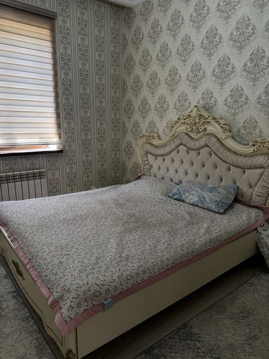 Продам спальный гарнитур