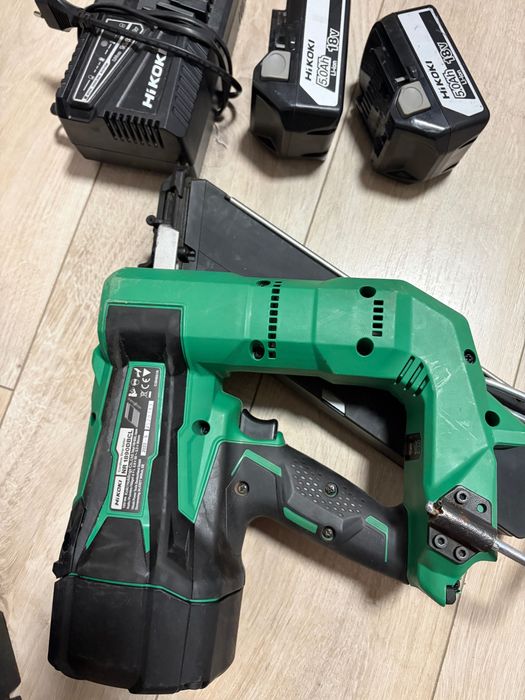 Такер HiKOKI - Hitachi акумулаторен безчетков 18 V, 5 Ah, за гвоздеи 50-90 мм, NR1890DBCL