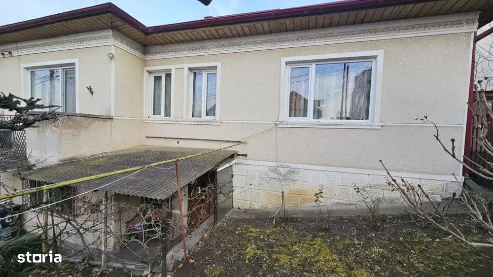 Casa individuala de vanzare – Andrei Muresanu, singur in curte