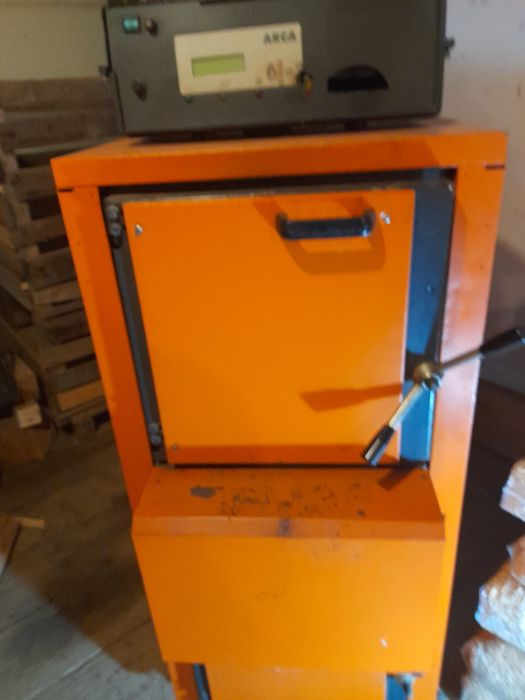 Centrala Arca pe lemne stare foarte buna