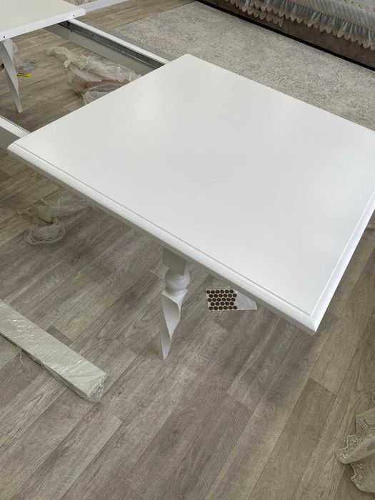 Продам стол гостиный.