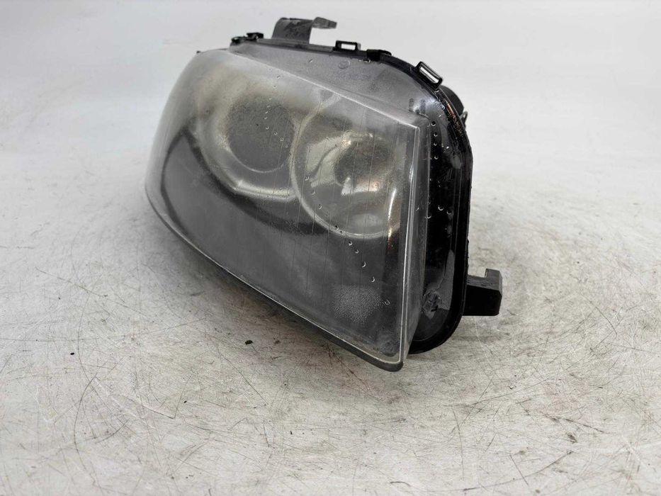 Far cu xenon stanga/dreapta Audi A3 an 2009