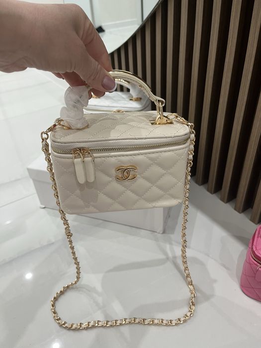 Топ модел чанти бижу