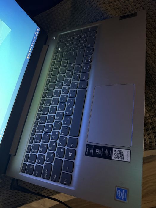 Lenovo ноутбук с зарядкой