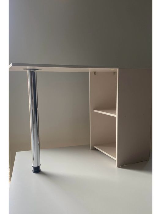 Продам кушетку, столы и стулья