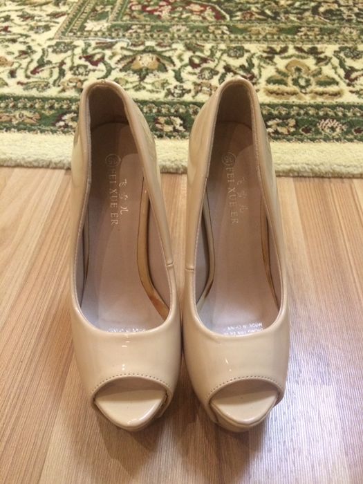 Бежевый лобутен 35размер