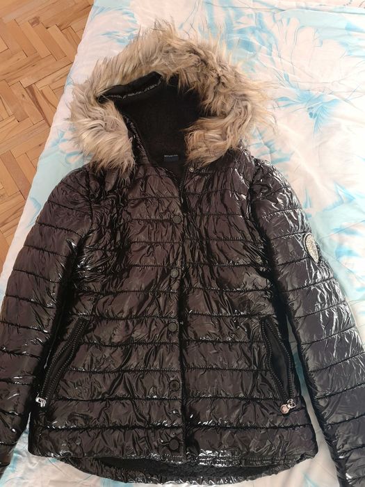 Зимно черно яке.