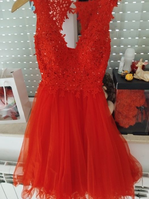 Продавам рокля за 100 лева носена е 2 часа