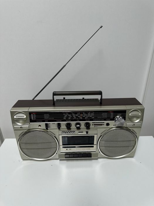 Radiocas Sharp GF 5757 impecabil