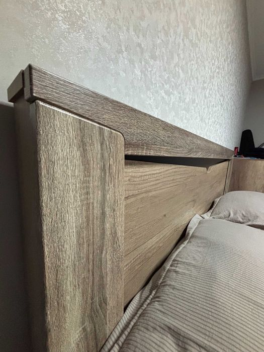 Двуспальная удобная кровать + матрас