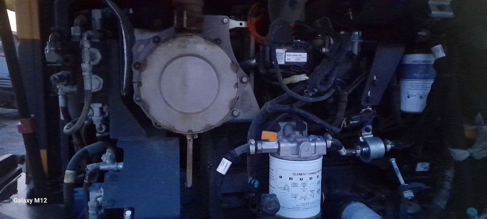 Mini ekskavator hyundai sotiladi