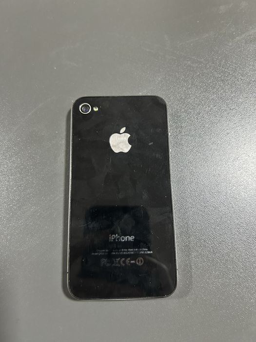 продам айфон 4 срочно