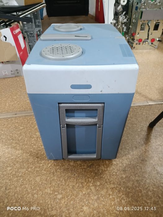 Продам холодильник дорожный 12/220 вольт