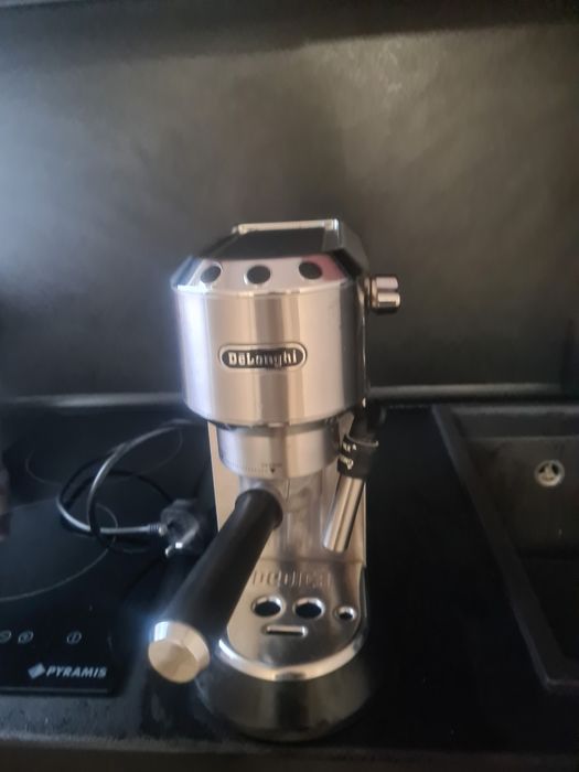 Кафе машина експресу DELONGHI