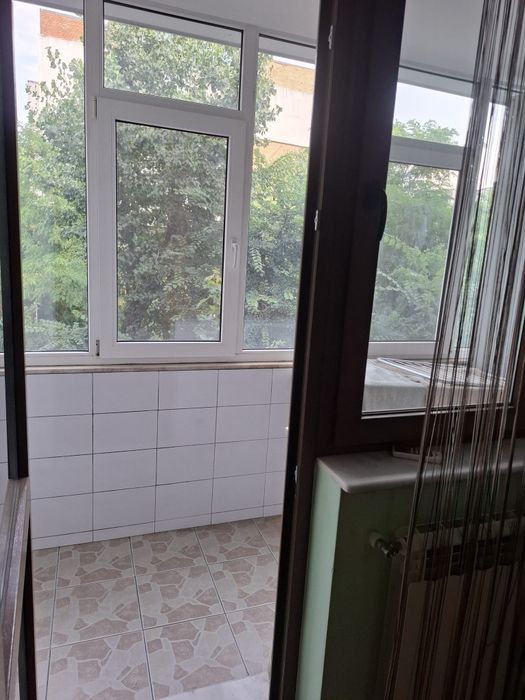 Închiriez apartament micro 17